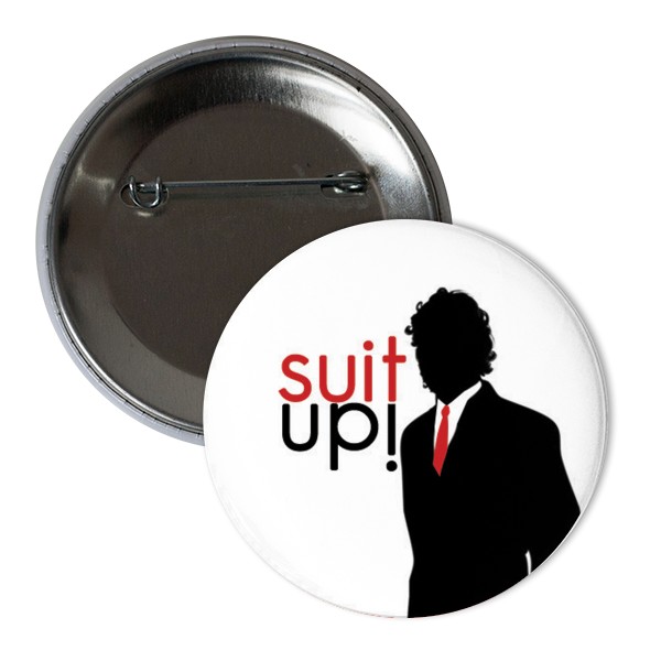 Suit up-placka